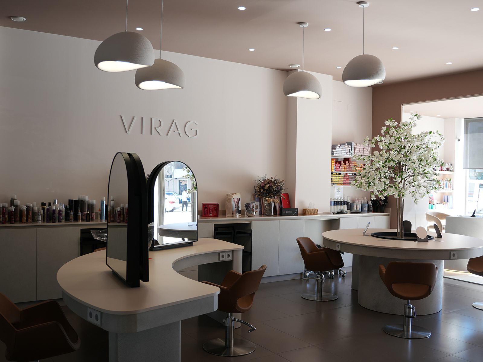 Interior salón VIRAG Alta Peluquería Murcia
